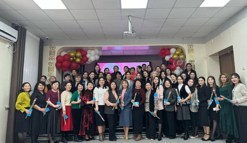 Лицейіміздің 9 “А” және 8 “А” сынып оқушылары ұстаздарымызға арнап 8 наурыз мерекесіне арналған концерттік іс-шара ұйымдастырды!