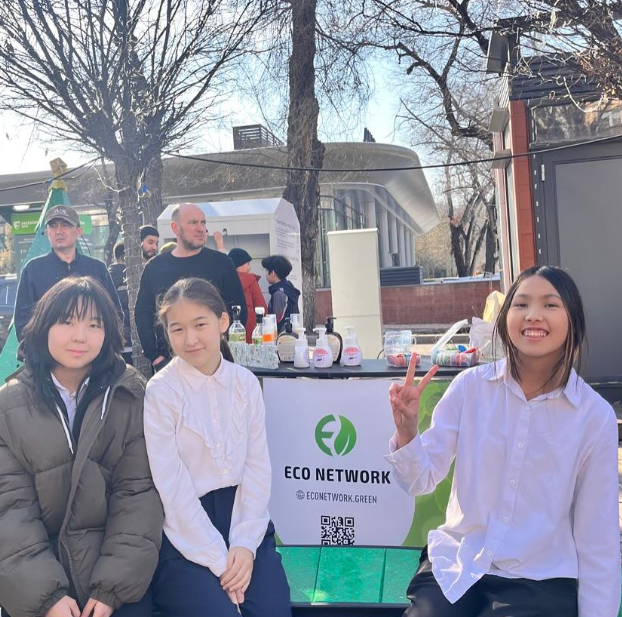 Арбатта өтәп жатқан экологиялық акциядан үзінді.