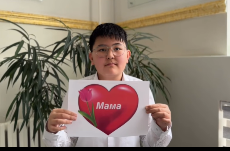 Лицейіміз әлеуметтік желілерде балалар мен жастар арасындағы «Рахмет, ана!» челленджін қабыл алды