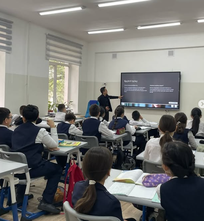 «Көмек» бағдарламасы аясында сынып сағаты өткізілді