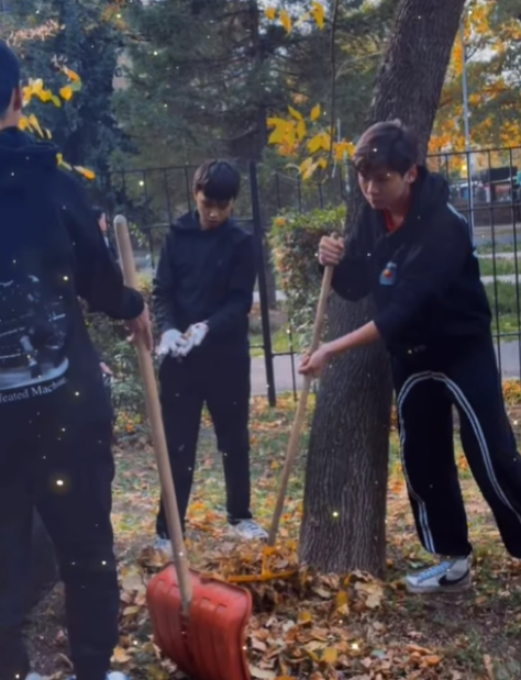 Лицейде күзгі демалыс кезінде 9–10 сынып оқушылары мен мұғалімдер бірлесіп лицей ауласында тазалық жұмысы жүргізілді