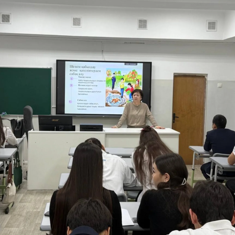 С.А. Ходжиков атындағы №39 мамандандырылған лицейде «Жол қозғалысы ережелері – қауіпсіздік кепілі» тақырыбында тәрбие сағаты өткізілді