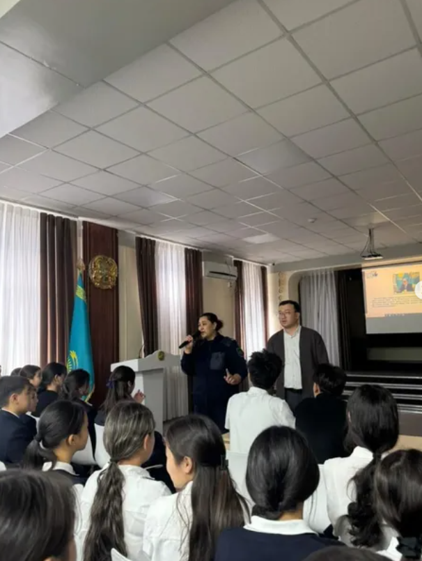 Лицейде буллинг пен кибербуллингтің алдын алу бойынша профилактикалық сұхбат өтті.
