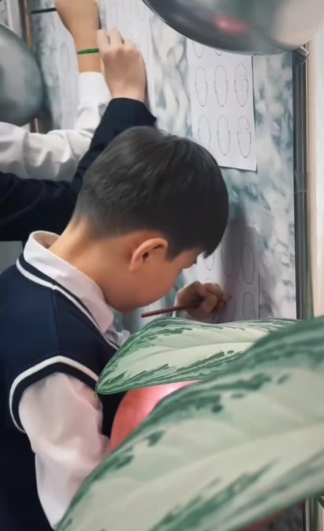 Лицейде «Досболайық» жобасы аясында «Досыңды бейнеле» атты тәрбиелік іс-шара ұйымдастырылды.